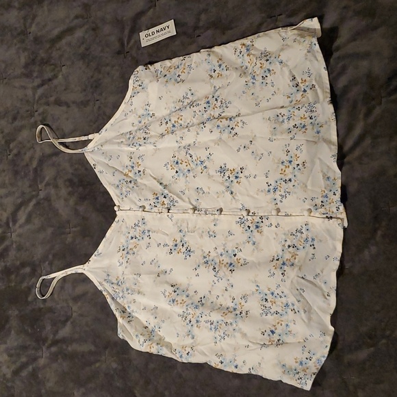 Old Navy Tops - NWT Old Navy floral shirt